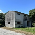 カルティベイト - 倉庫にしか見えない店舗