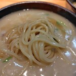 麺家 たけ田 - つけ汁の上に麺が浮く
