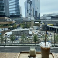 BLUE YARD - スカイビル側のカウンター席