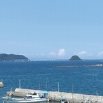 わくわく亭 - 窓からの景色（遠くに角島大橋が見える）