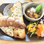 天然酵母のパンとおやつ　Kumu - 夏野菜のラタトゥイユとお食事パンプレート