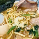 中華そば土屋商店 - 先ずはニンニクだけで味変