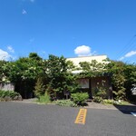 梅の花 - 広い駐車場あります　　9月半ばなのに　真夏の　暑さ