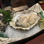 一三屋 - 生牡蠣カットありで
