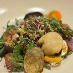 季音 - 梶谷農園のハーブに鎌倉野菜、ホタテのフリットのスモーク