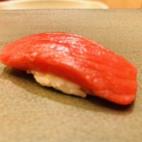 鮨　日本橋　鰤門 - ♦️大間の マグロ 握り
                    赤身のまったりした甘さが口の中に広がります♥️