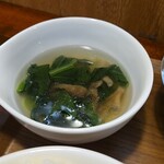 キッチン ブルー グローブ - ほうれん草スープのアップ