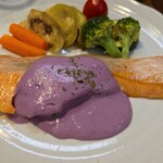 キッチン ブルー グローブ - 正面から、秋鮭は細長いです