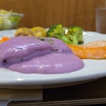 キッチン ブルー グローブ - 横から、ソースは山盛り