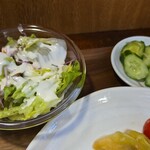 キッチン ブルー グローブ - サラダ、お新香のアップ