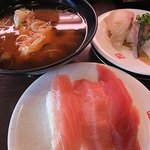 活鮮寿司 - 奥が、魚のあらだし(157円)＆瀬戸内三昧(315円)