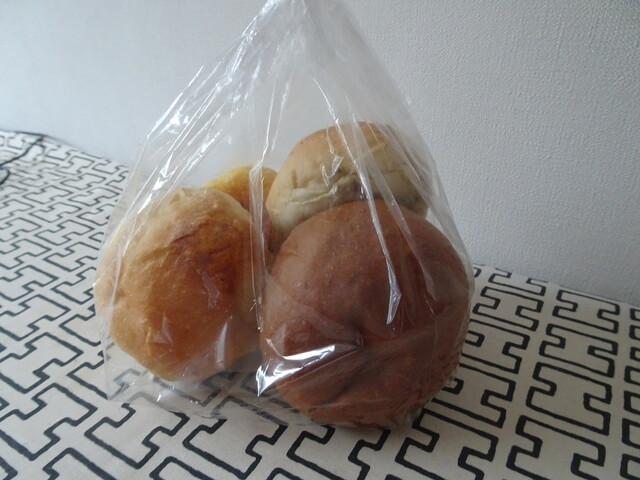 閉店】天然酵母のパンと生シフォンケーキ コボコボ 西府工場直売店