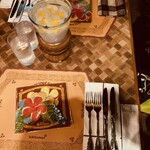 ポリネシアンテラス レストラン - ショー中のレイ