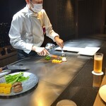 鉄板焼 石狩 - 鉄板焼き経験2年のシェフ