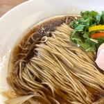 めん処 きよ洲 - 佐助豚の脂が浮いてます！おかげで最後まで熱々です！