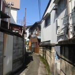 コロムビア - 市営無料駐車場までの細い道