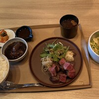 炭火焼肉 肉の匠 ひうち - 和牛赤身ステーキ100g•タンシチュー付き　1500円