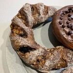 パンやきどころ RIKI - 丹波黒豆とマロングラッセの天然酵母