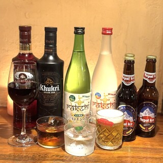 料理と合わせて楽しめる、ネパールドリンクが並びます