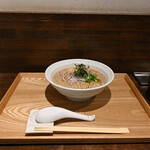 NIBOSHI MANIA - 冷やし紅ズワイ蟹煮干ソバ着丼