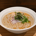 NIBOSHI MANIA - 冷やし紅ズワイ蟹煮干ソバ 1200円＋うずら味玉 100円