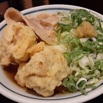 饂飩頑陣 別邸 - 今回は肉鶏天うどん(ねぎ増し)９９０円にしました。
