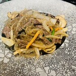 参鶏湯 tan - 短角牛赤身肉のチャプチェ