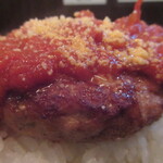 ジュイップ - つくねの上にはトマトソースとパルメザンチーズがけ。