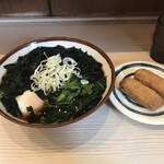 そばの神田 東一屋 - アサソバビンボー！　
      朝そば＋わかめ＋いなり寿司！