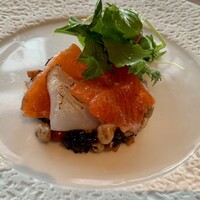 レストラン 北野クラブ - アオリイカのコリコリと昆布締めサーモンの旨み、そしてモチモチの黒米と固茹でのお豆さん。