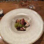 ジロトンド - 2皿目
      佐渡ヶ島産マダコと神楽南蛮の煮込み