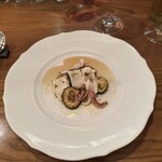 ジロトンド - 1皿目
      長崎県壱岐島産剣先イカとズッキーニ スペアミントのインサラータ