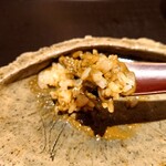 くろ﨑 - 余った肝ソースに切り立てのシャリ