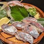 にぎり長次郎 - 料理写真:泳ぎ鯵の握り 990円