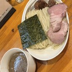 極汁美麺 umami - かごしま黒豚豚骨醤油つけ麺