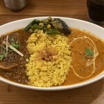 レインボウスパイス - 右ネイコリーリー　左ポークビンタルー