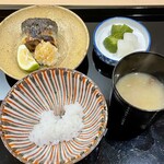 澤田 - 近江米の新米コシヒカリごはん なめこの味噌汁 秋刀魚の肝焼き 香の物