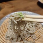 手打ちそば やっ古 - 本わさびを乗せて