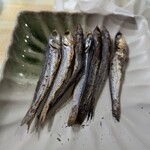 すずや - 丸揚げいわしカチカチ最高！