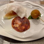 prospero - アミューズ
      　・愛知いちぢくラルド
      　　（豚の背脂をローズマリーとにんにくで塩漬け）
      　・イベリコサラミ
      　　（パプリカパウダーを練り込んで）
      　・肉づめオリーブのフリット