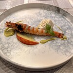 prospero - 甲殻類のひとさら
      　・天然車海老の軽いソテー（三河産）
      　・ブラッディーナチーズ
      　・山梨「皇寿」プラム
      　・シチリア産ピスタチオのソース