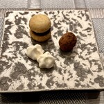 prospero - お茶菓子
      　・メレンゲ
      　・ヘーゼルナッツ焼菓子
      　・生チョコ