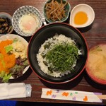 Liberta - しらす丼。しらすの塩気だけでペロリ