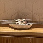 銀座 しのはら - 御椀用の鮎がスタンバイ