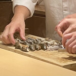 銀座 しのはら - お椀の鮎準備中