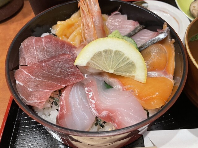 丼どん（ドンドン） - 鶴岡（海鮮丼）の写真