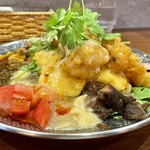 大衆中遊華食堂 八戒 - 種あいがけ 八戒丼ver.、魯肉トッピング
      八戒丼サイドから