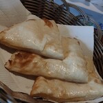 インド＆ネパールレストラン ニューマハラジャ - チーズナン（バイキングコースに含まれる、注文後に焼いてくれます）