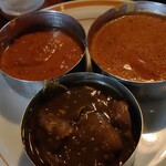 インド＆ネパールレストラン ニューマハラジャ - この日のカレー3種