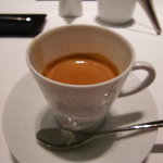 ア・ニュ ルトゥルヴェ・ヴー - サービスのエスプレッソ（こっちの方が美味しい）